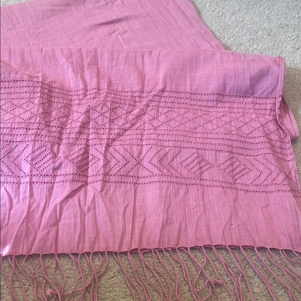NWOT Pink Fringe Scarf - Picture 5 of 5